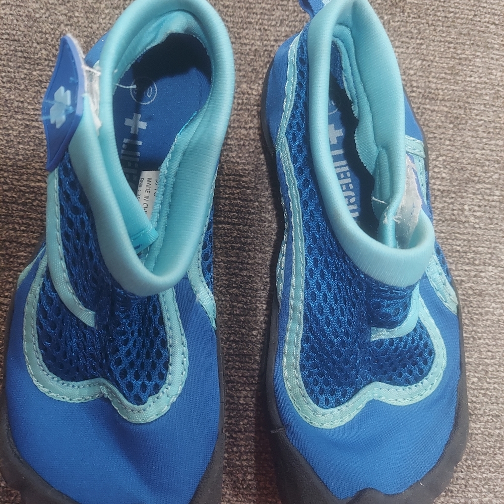 Boys Swim Shoes Size 9/10